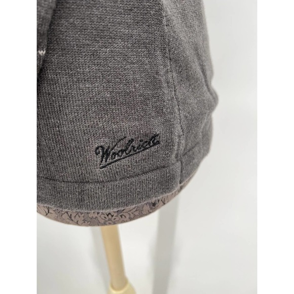 Woolrich Women's 3 button sweater size Medium grey with red detailing - Picture 4 of 7